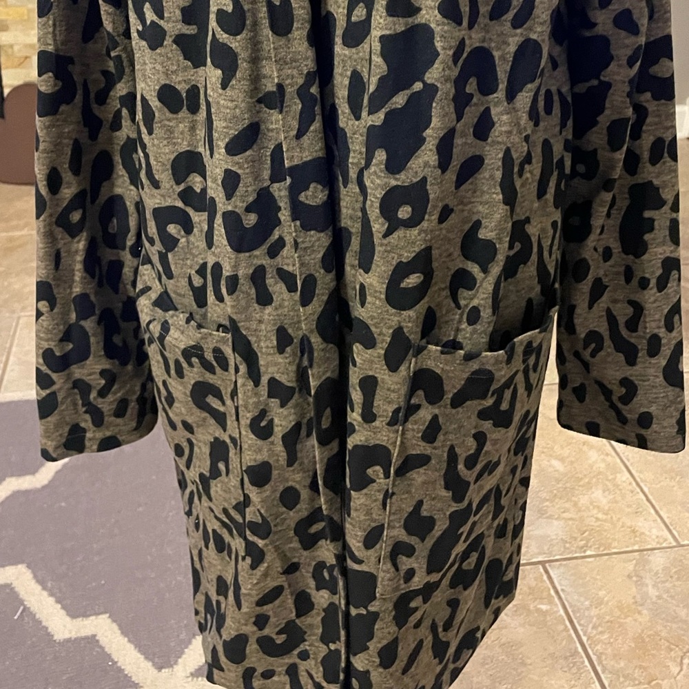 Tickled teal khaki/taupe & black leopard print cardigan Sz L - Picture 2 of 7